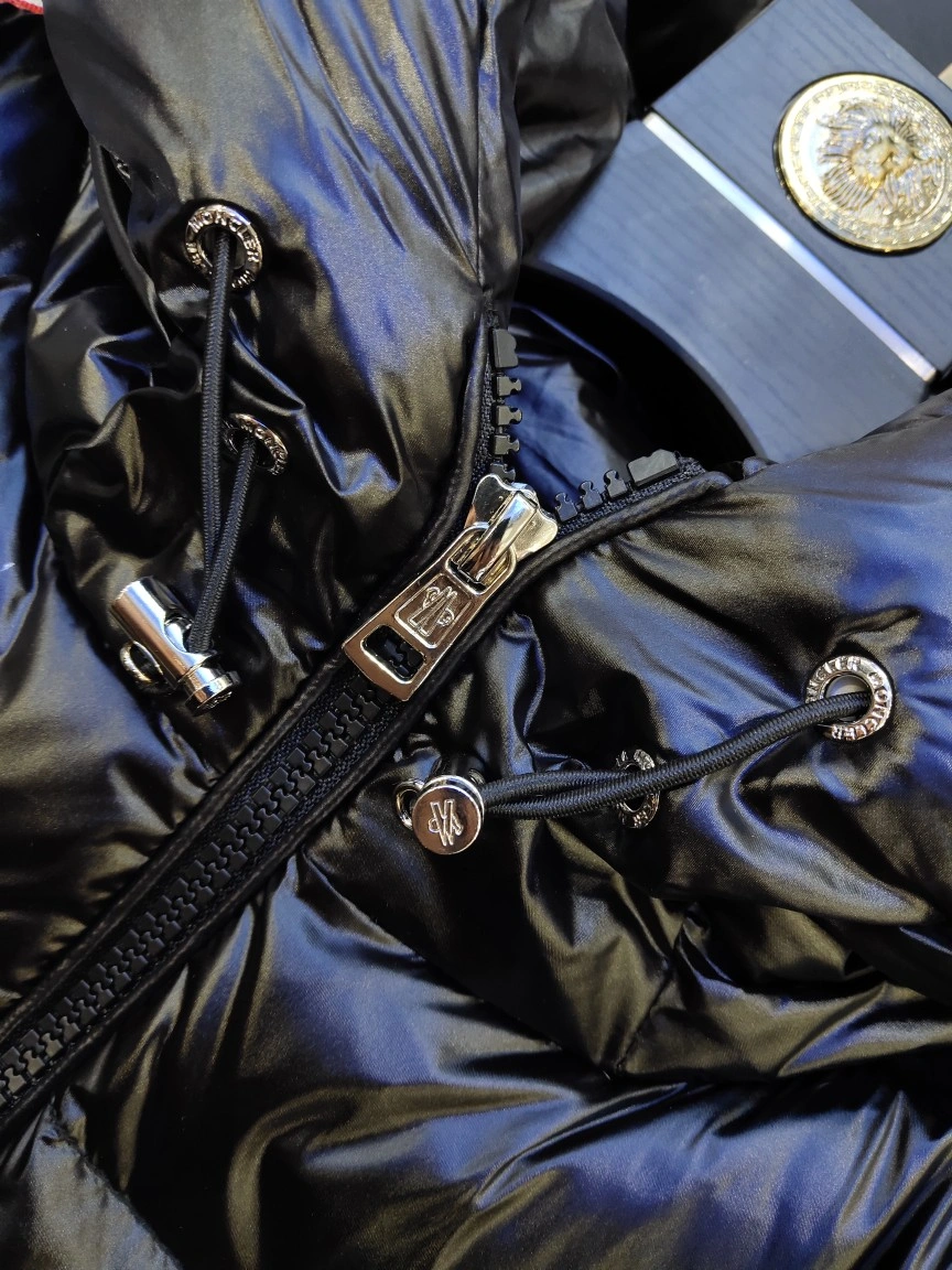 FashionForward Moncler Down Jackets 145570