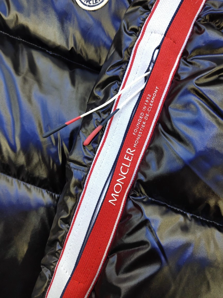 FashionForward Moncler Down Jackets 145570