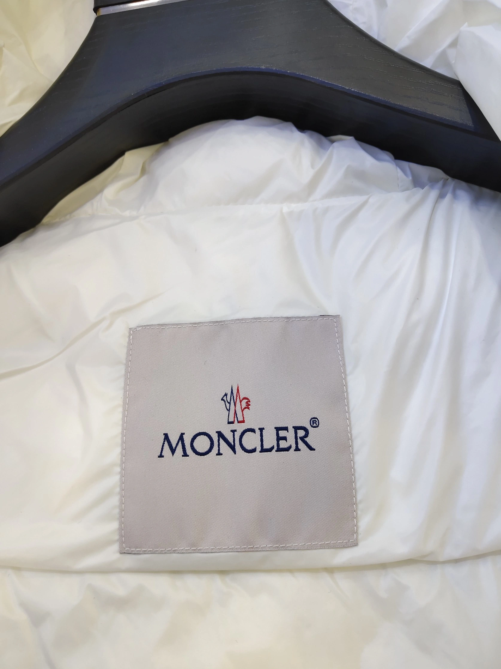 Moncler Down Jackets Modern 145592