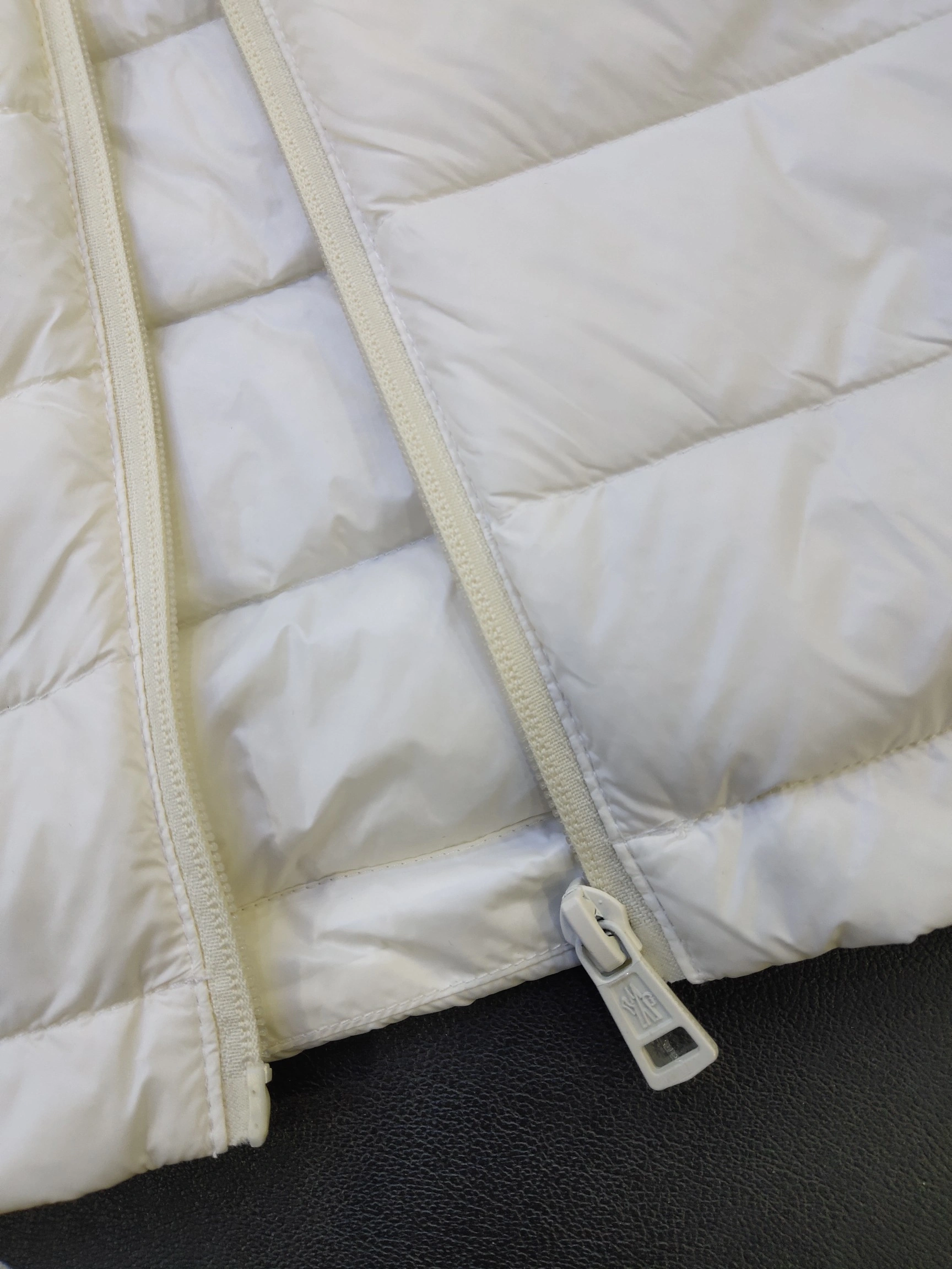 Moncler Down Jackets Modern 145592