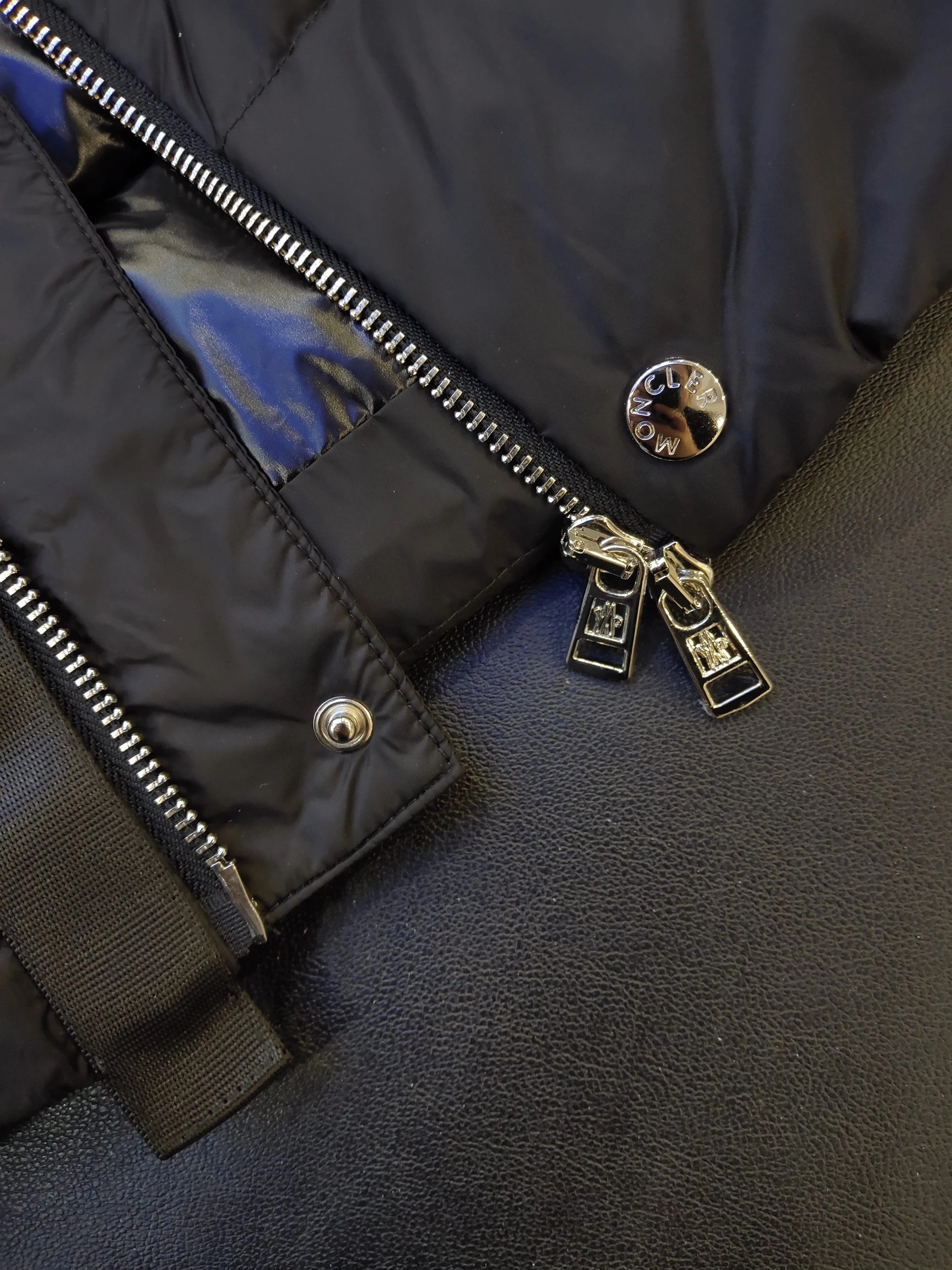 Modern Moncler Down Jackets 145569