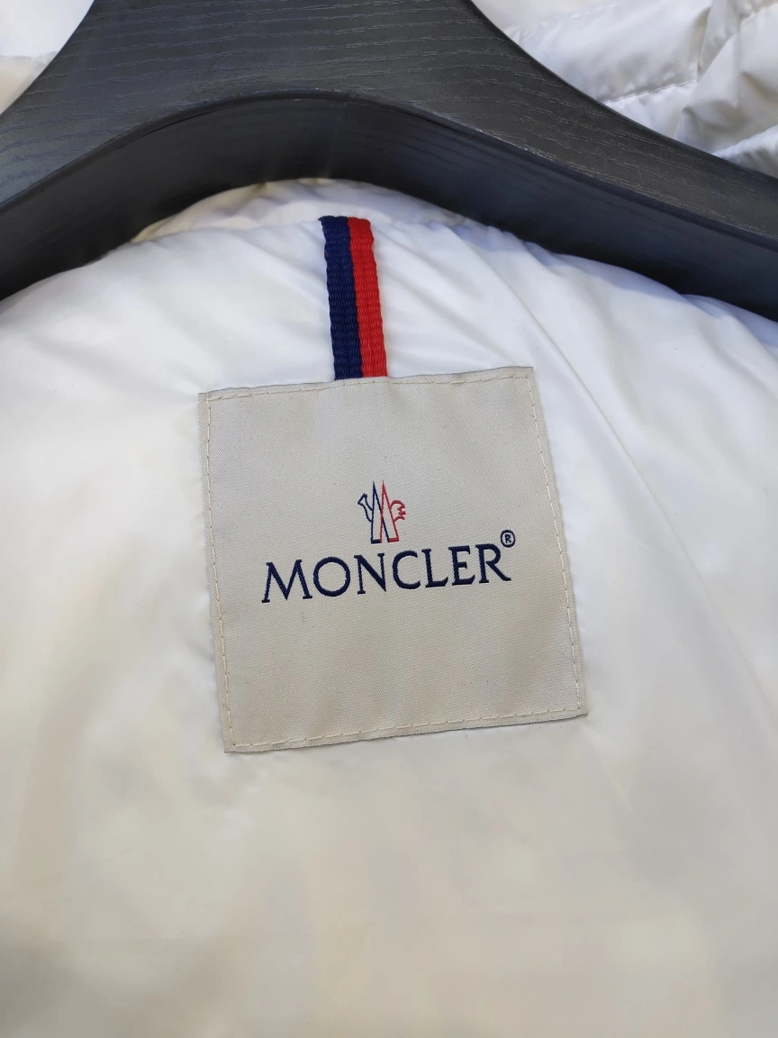 Moncler Down Jackets Trendsetting 145587