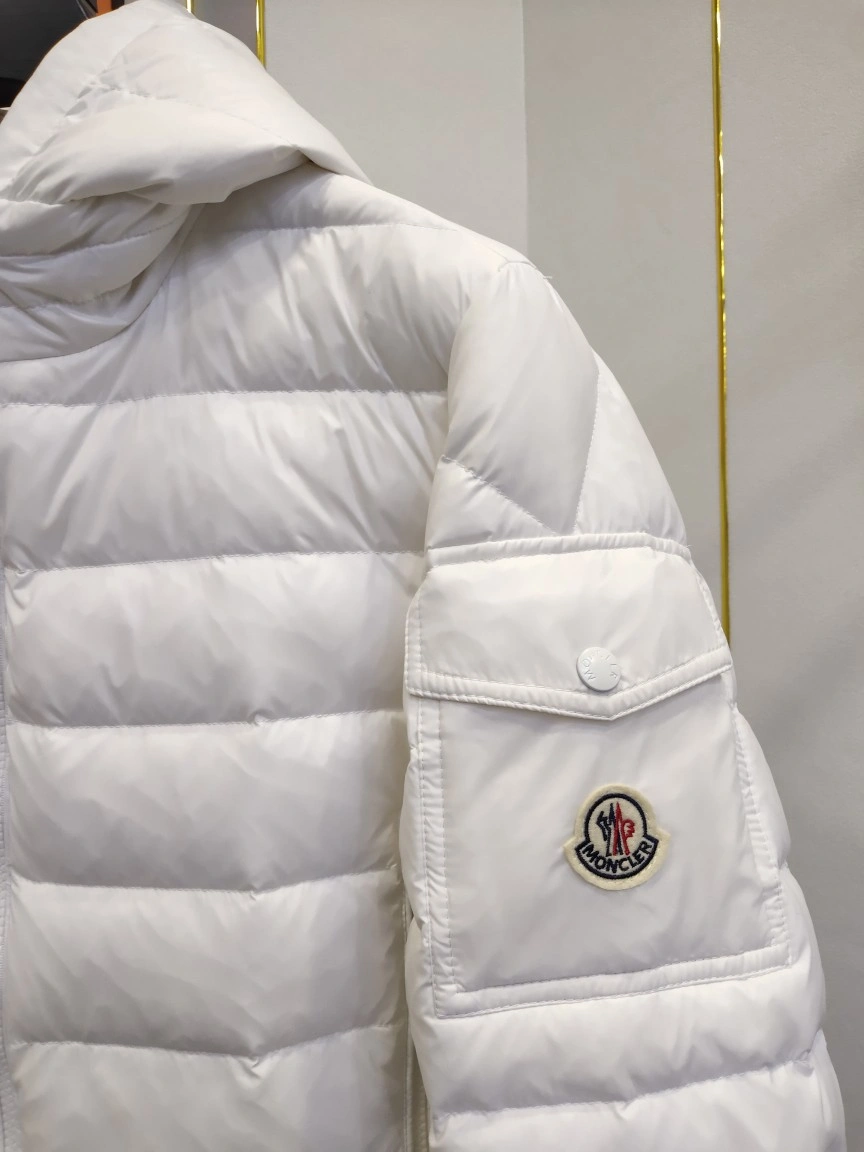Moncler Down Jackets Trendsetting 145587
