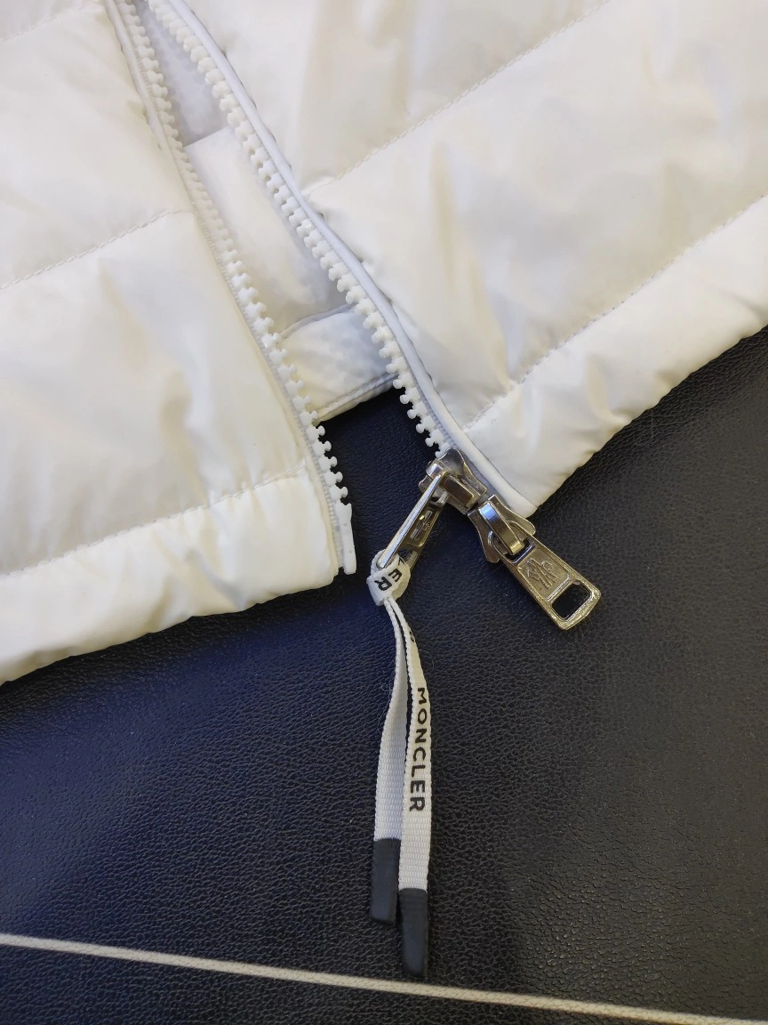 Moncler Down Jackets Trendsetting 145587