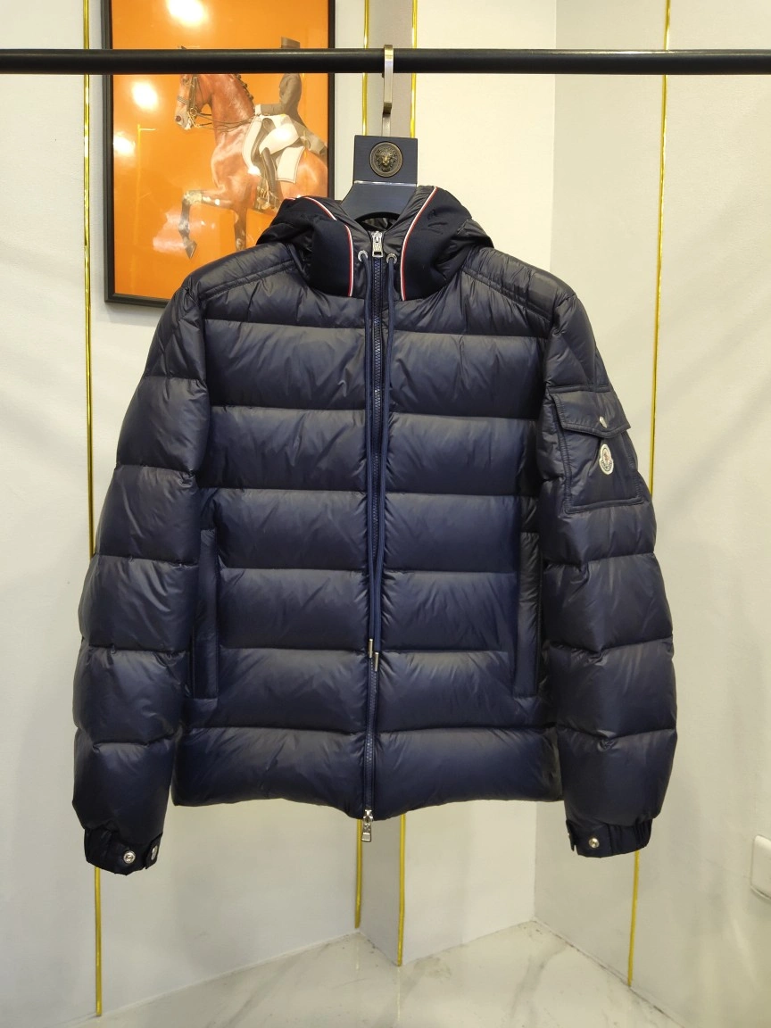 Moncler Down Jackets Sleek 145565