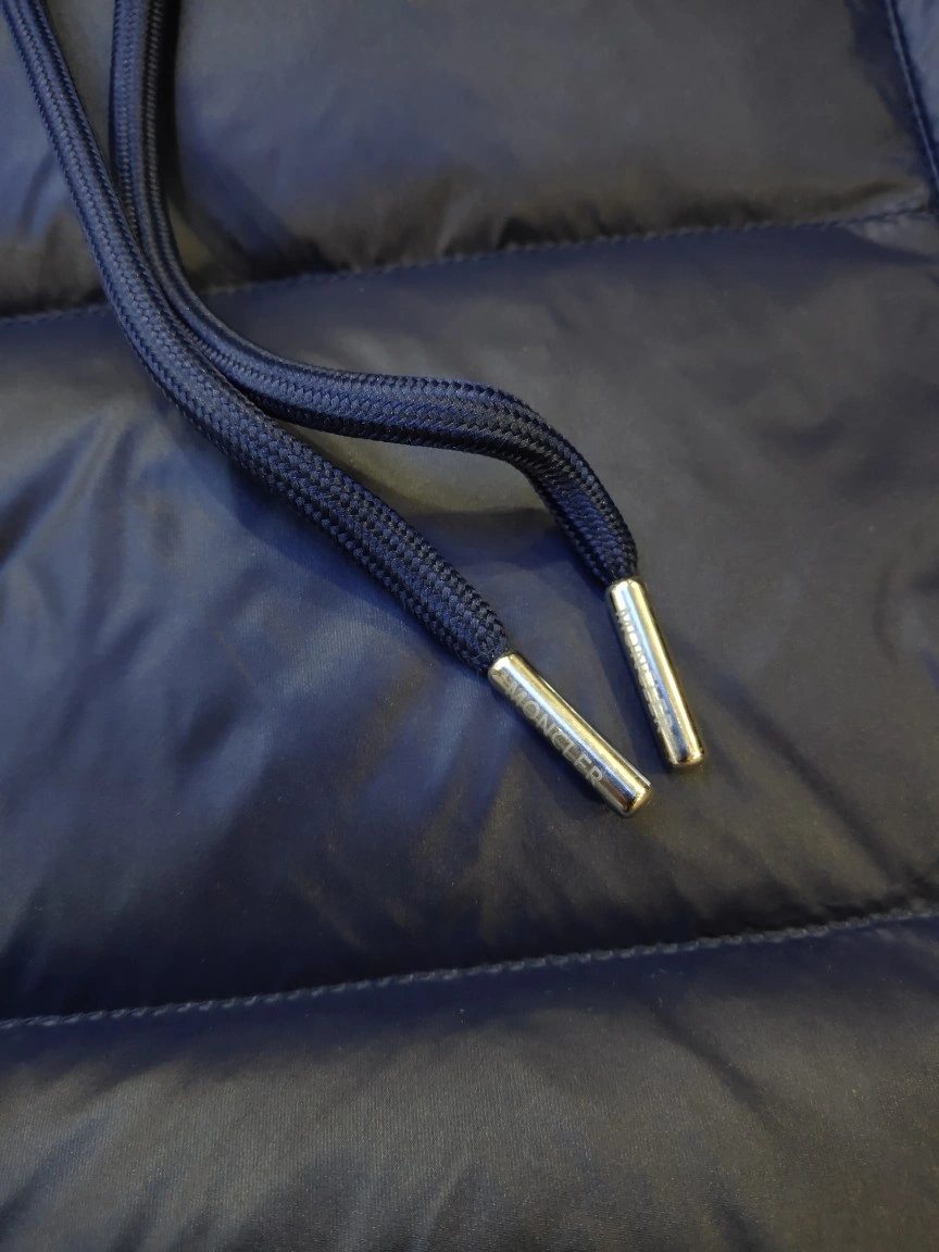 Moncler Down Jackets Sleek 145565