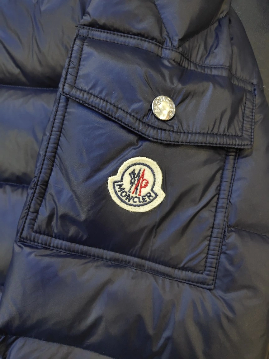 Moncler Down Jackets Sleek 145565
