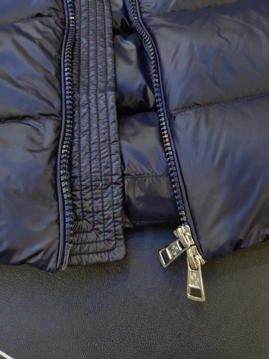 Moncler Down Jackets Sleek 145565