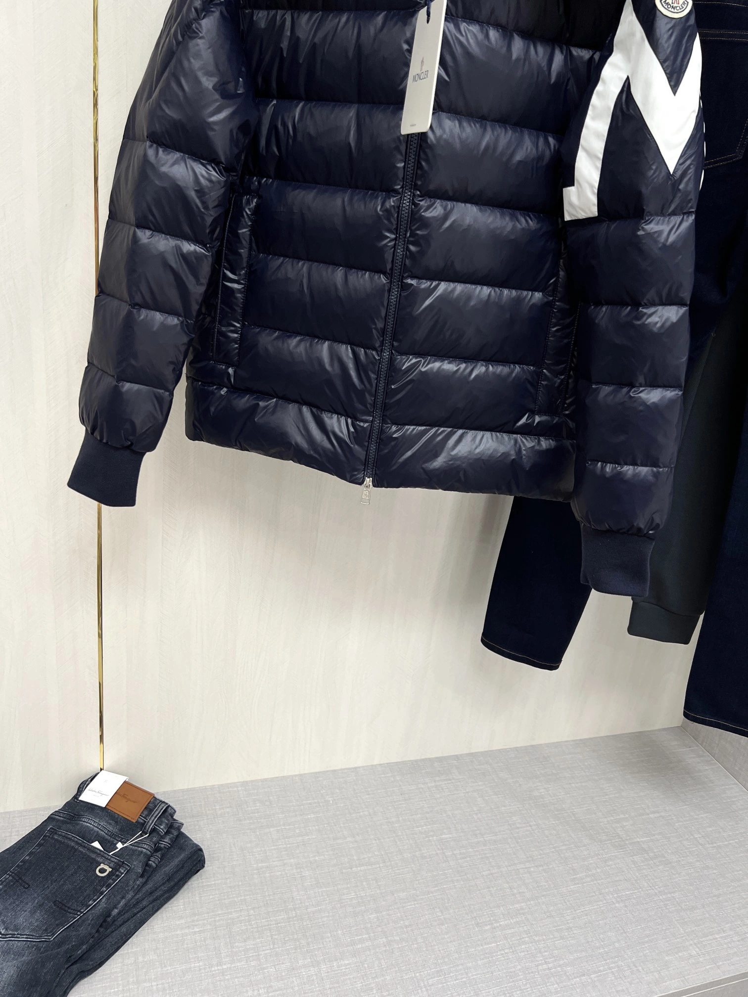 Snug Moncler Down Jackets 145563