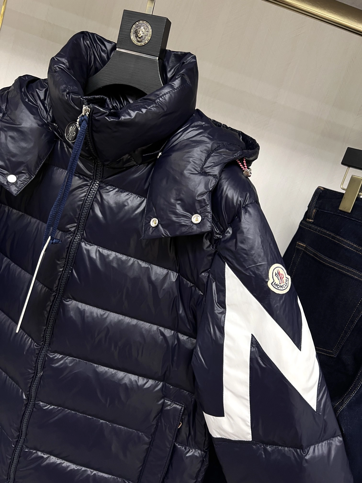 Snug Moncler Down Jackets 145563