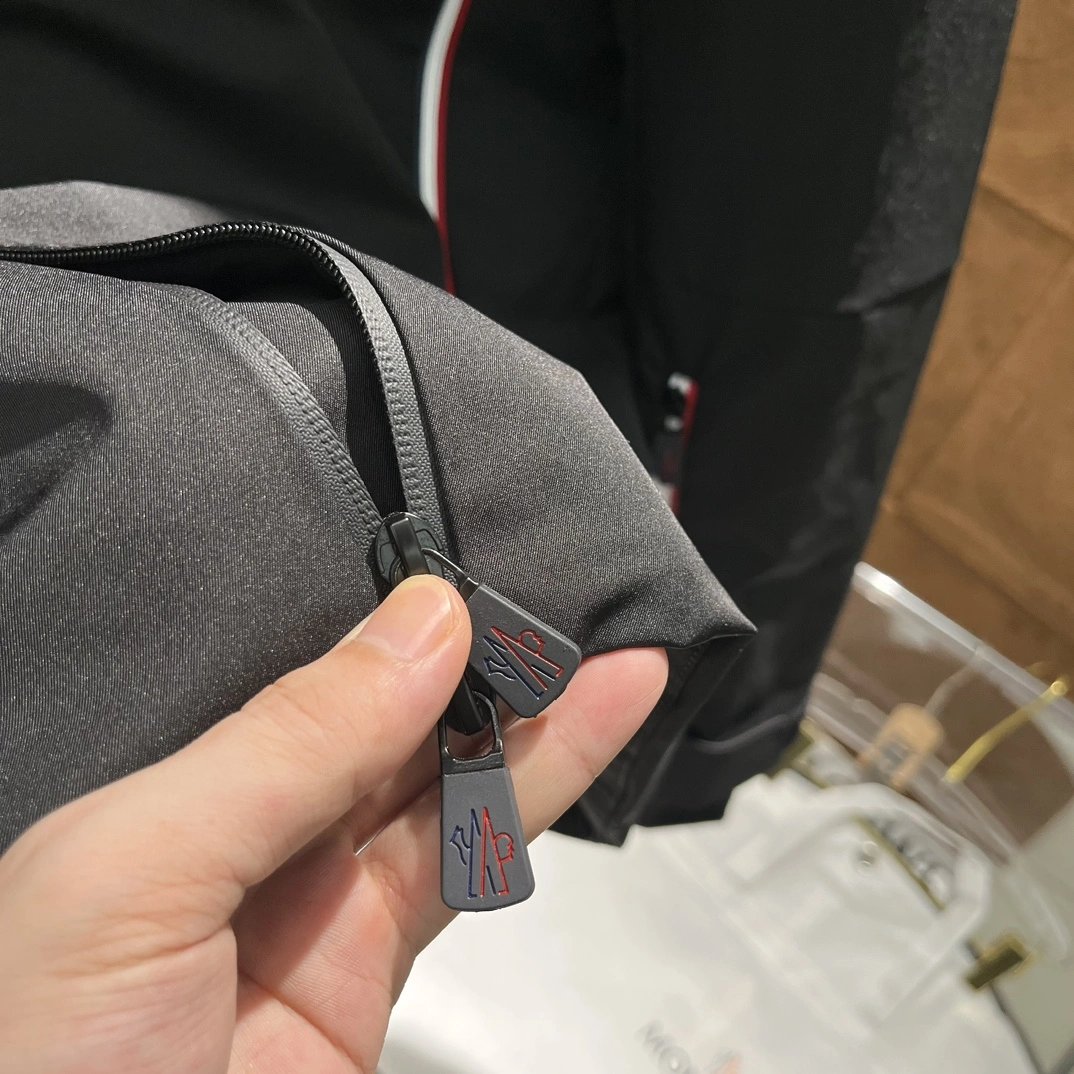 Moncler Down Jackets Functional 145541