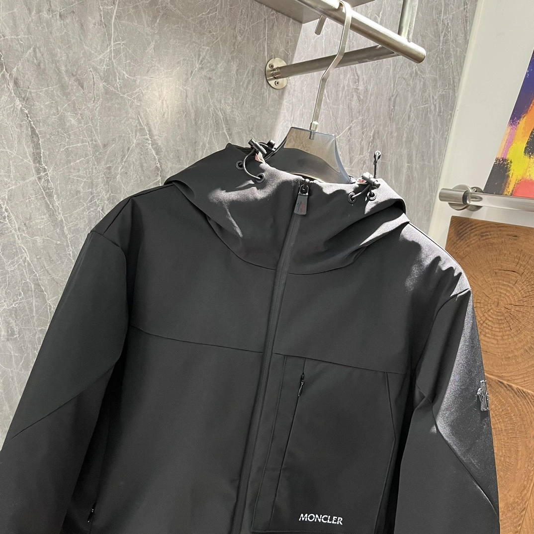 Moncler Down Jackets Trendsetting 145548