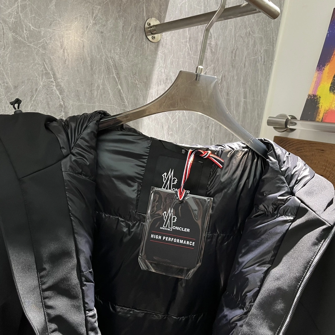 Moncler Down Jackets Trendsetting 145548