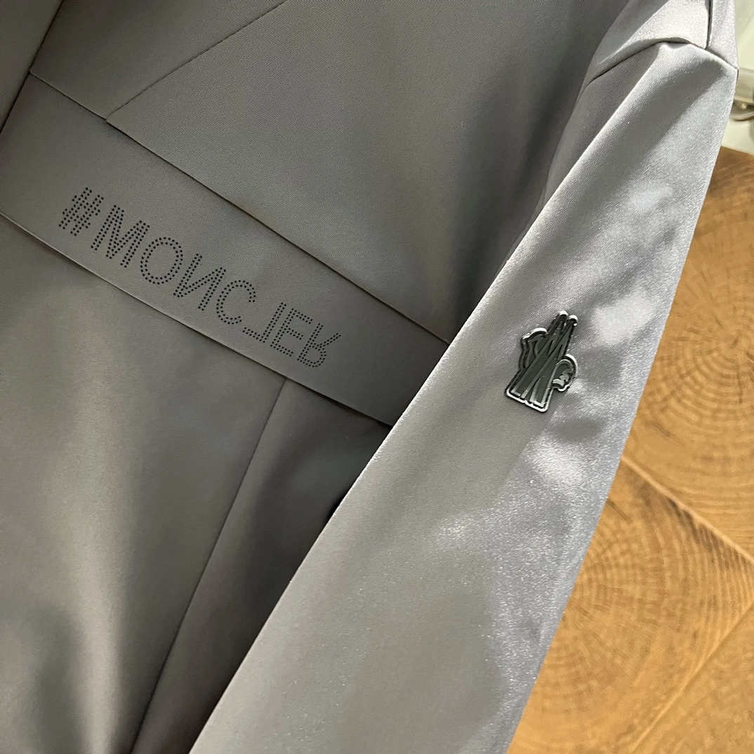 Moncler Down Jackets Soft 145542