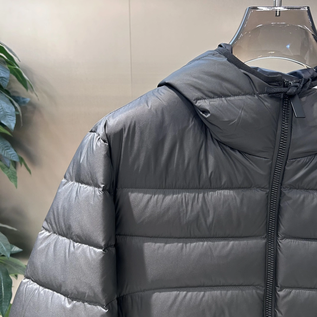 Resilient Moncler Down Jackets 145546