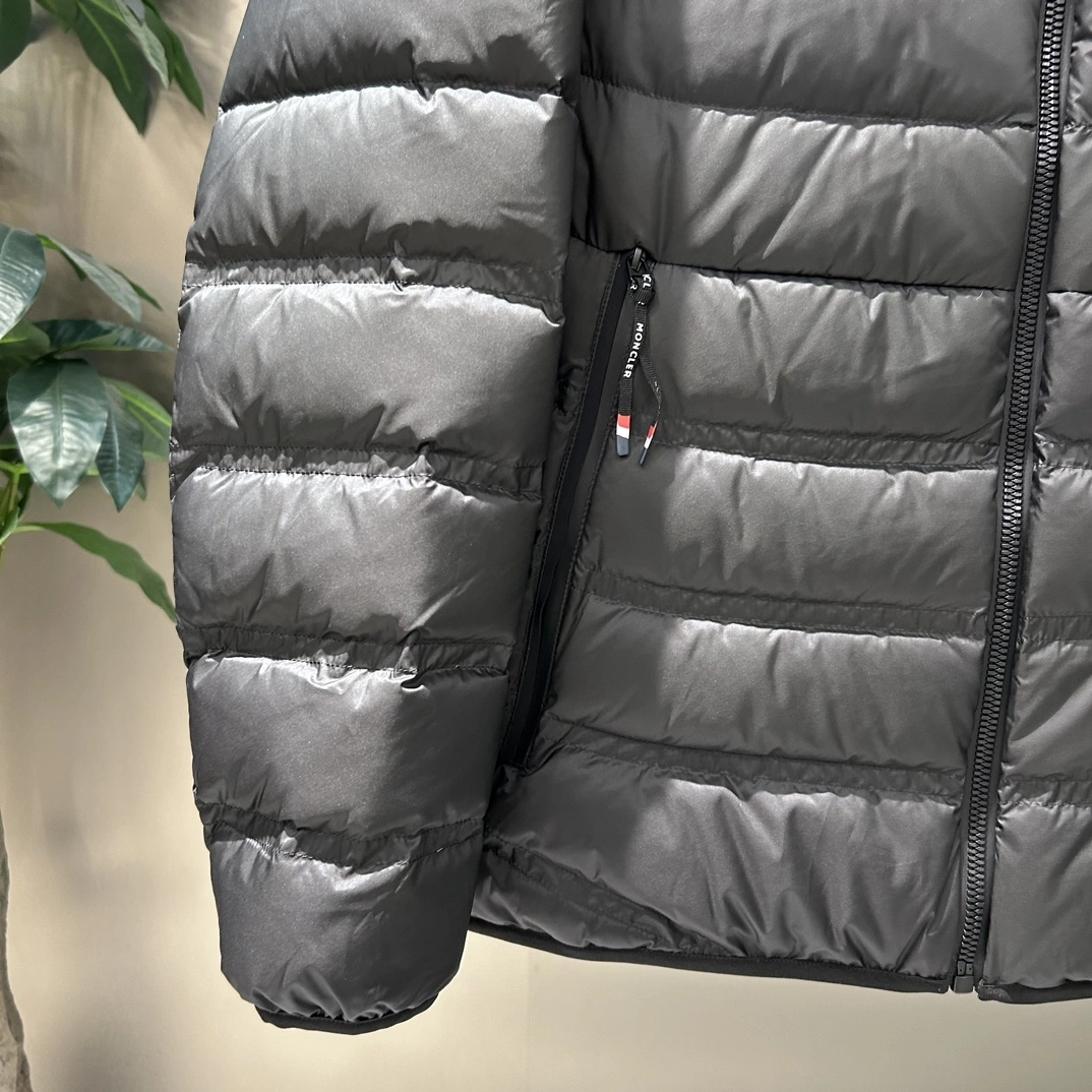 Resilient Moncler Down Jackets 145546