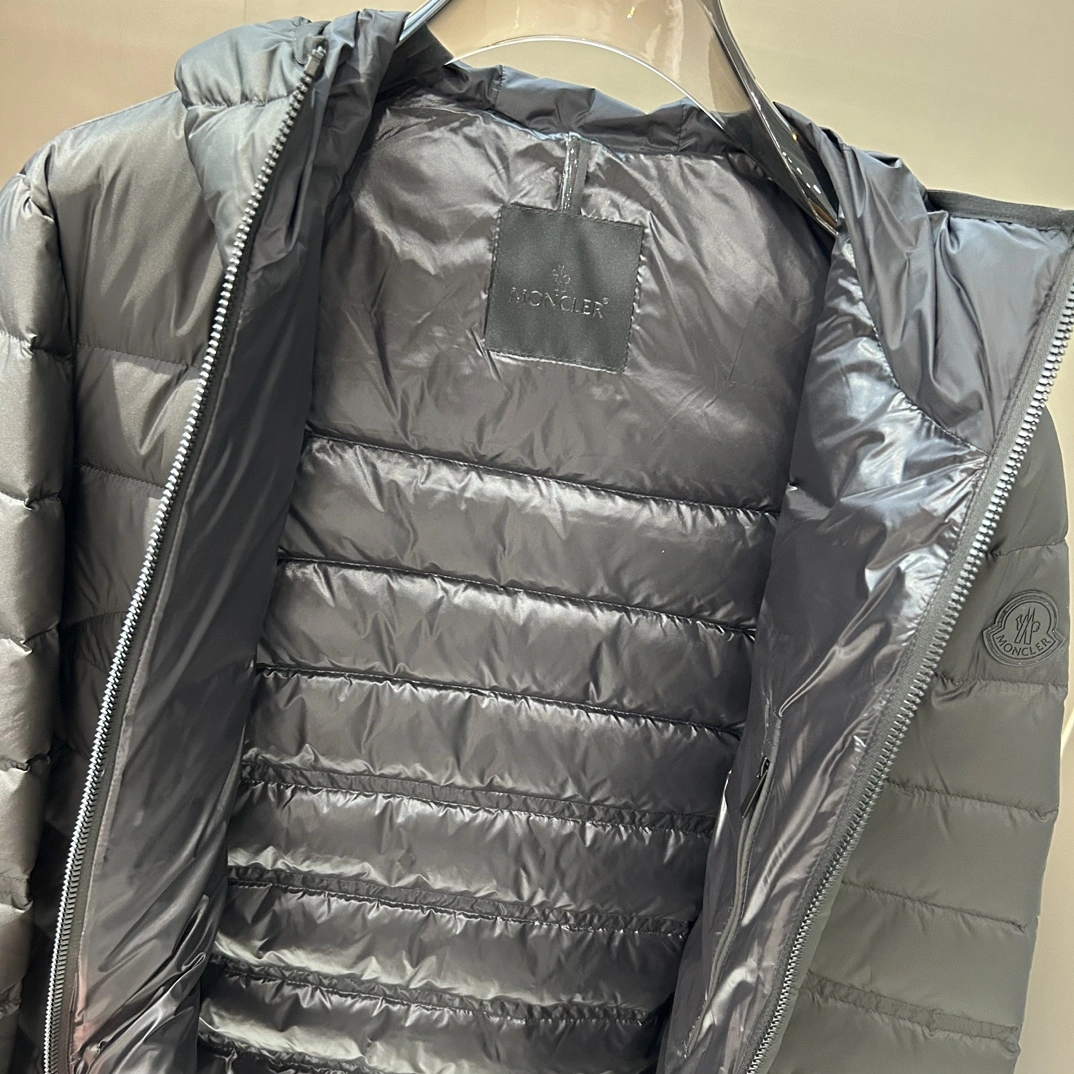 Resilient Moncler Down Jackets 145546