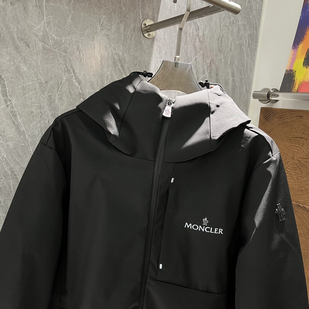 Moncler Down Jackets UrbanChic 145537