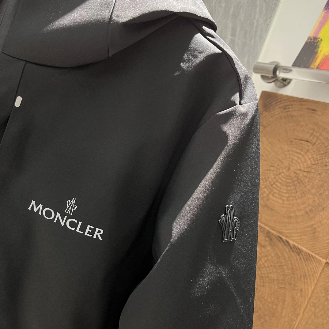 Moncler Down Jackets UrbanChic 145537