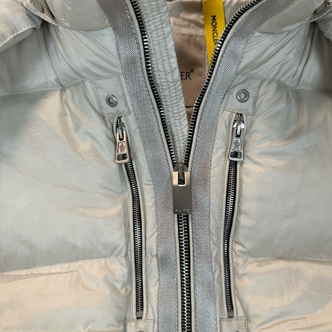 Premium Moncler Down Jackets 145545