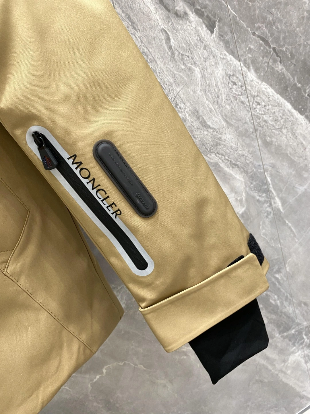 Flexible Moncler Down Jackets 145518