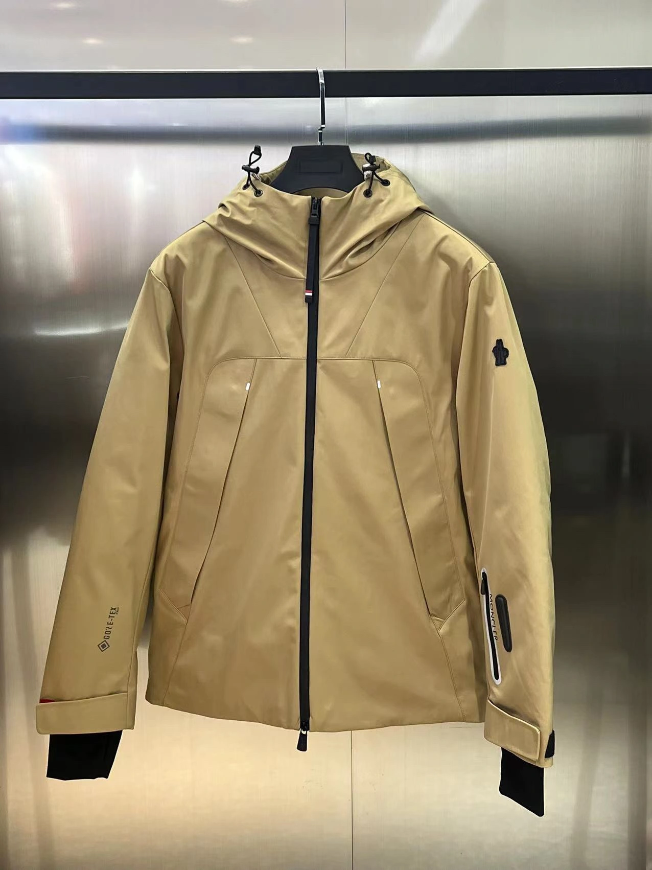 Bright Moncler Down Jackets 145515