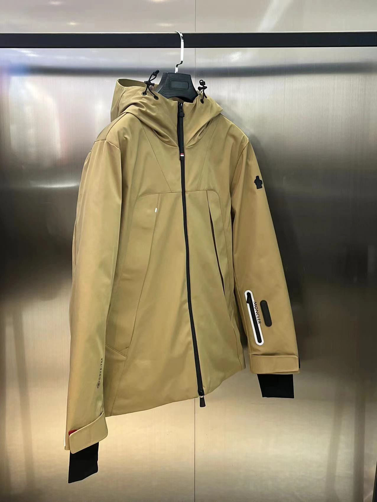 Bright Moncler Down Jackets 145515