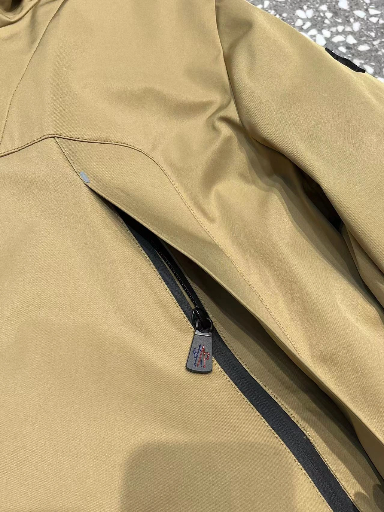 Bright Moncler Down Jackets 145515