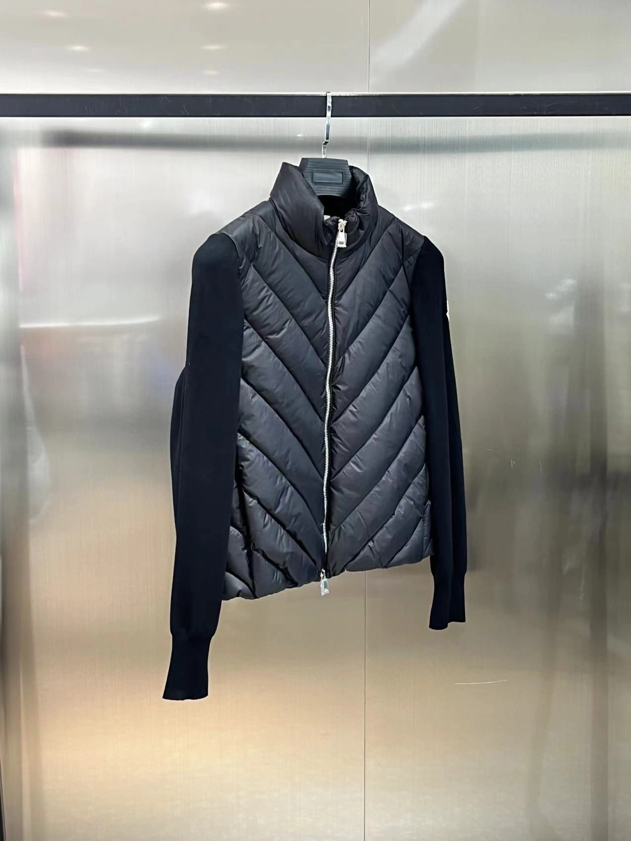 Moncler Down Jackets Versatile 145517
