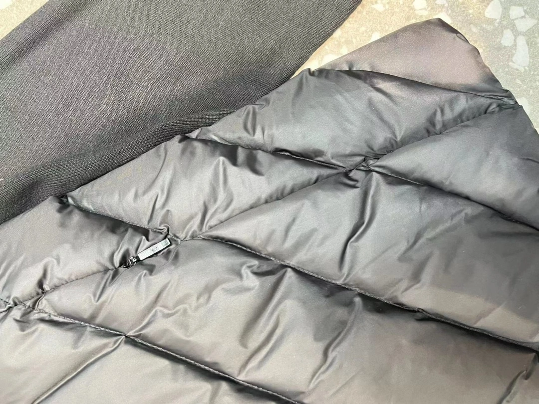 Moncler Down Jackets Versatile 145517