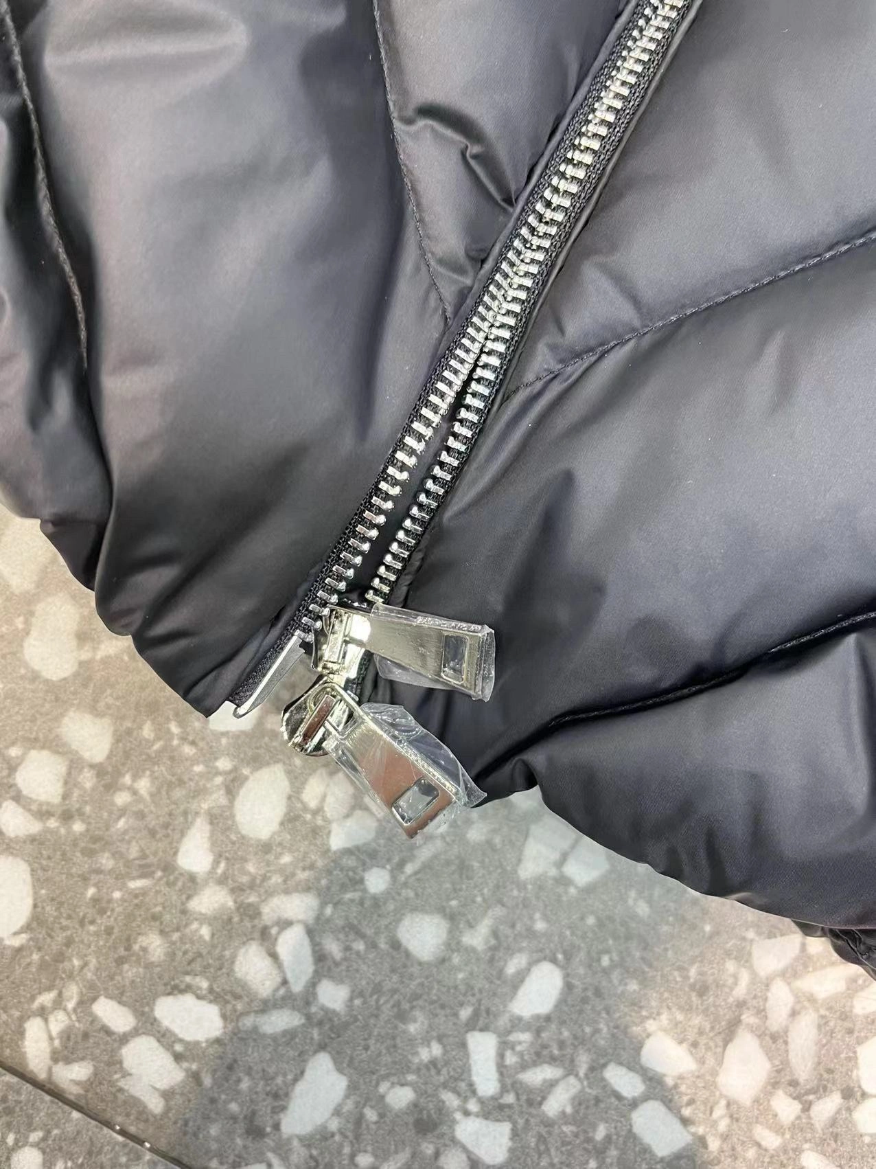 Moncler Down Jackets Versatile 145517