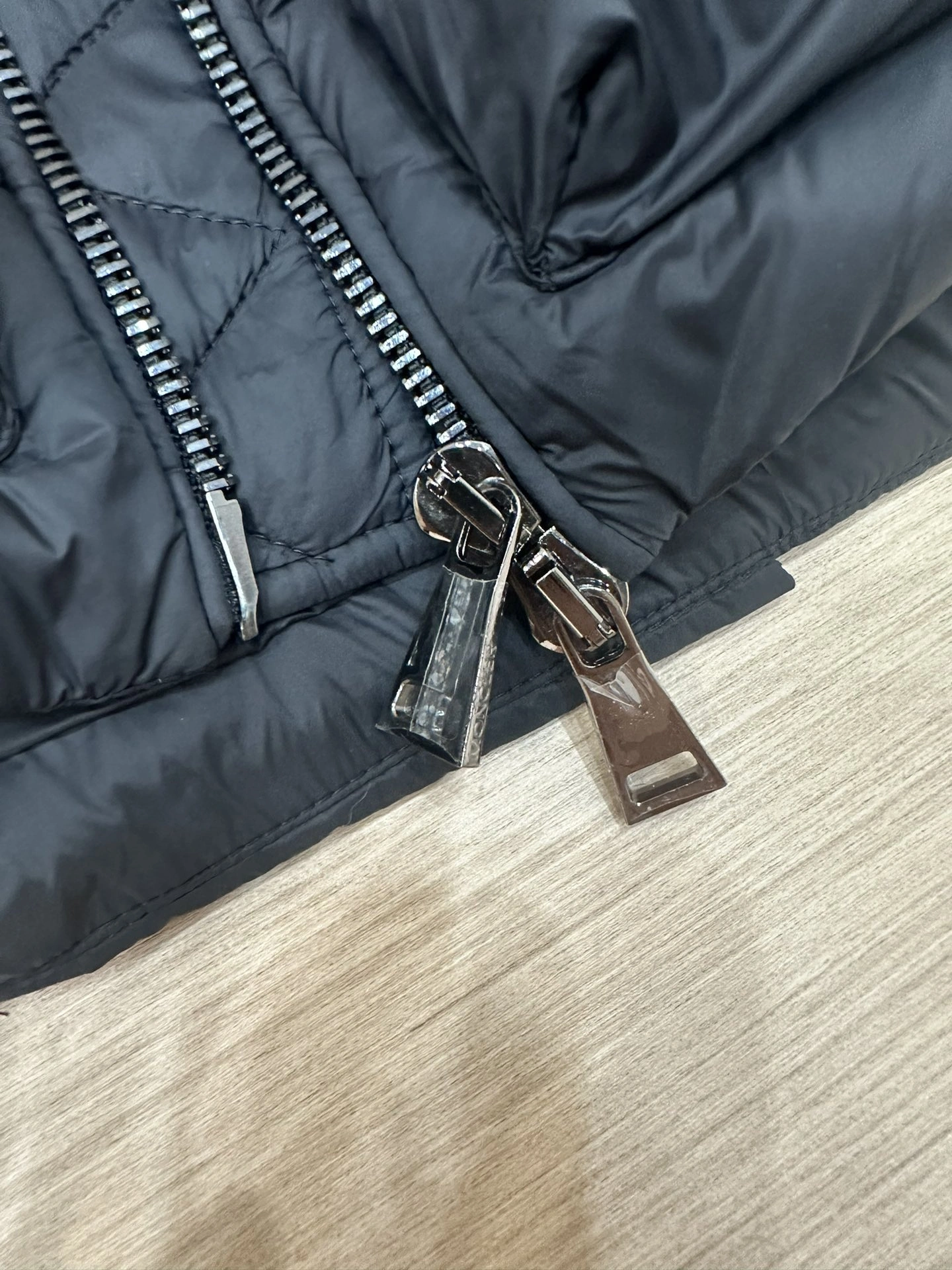ModernLook Moncler Down Jackets 145512