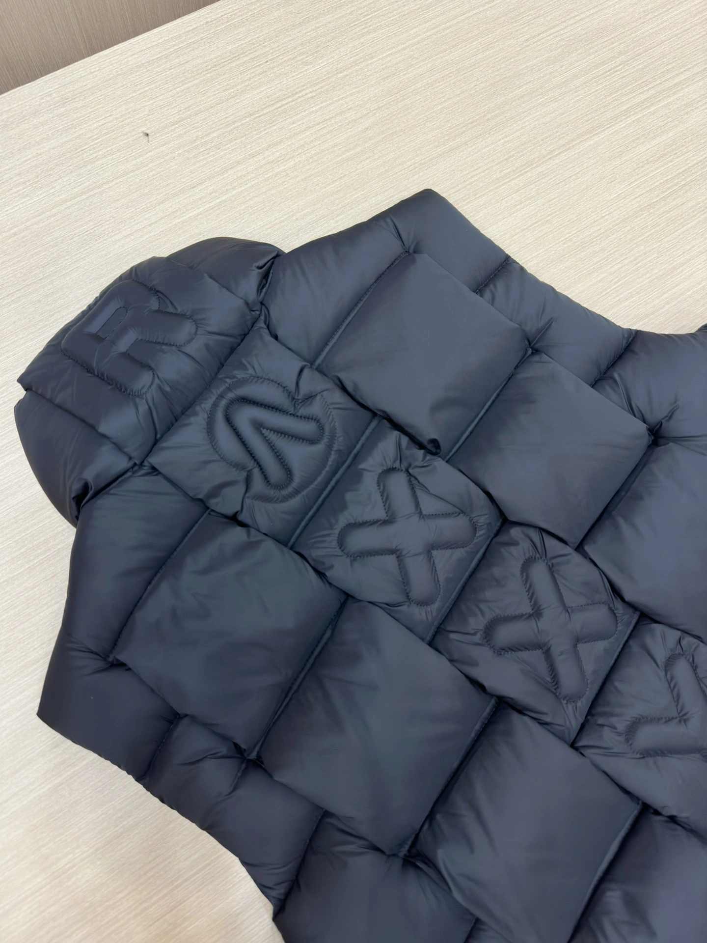 ModernLook Moncler Down Jackets 145512