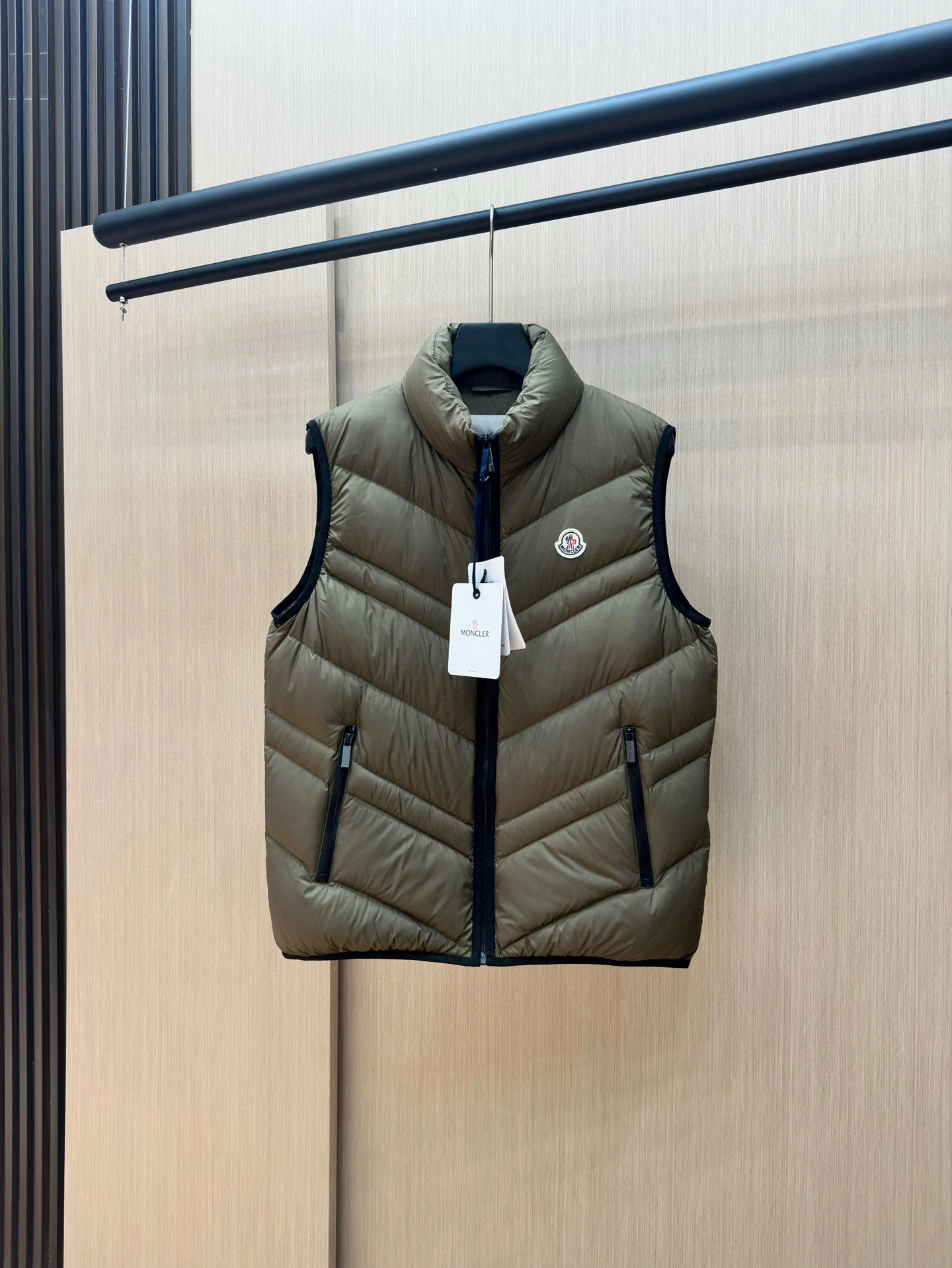 Sporty Moncler Down Jackets 145508