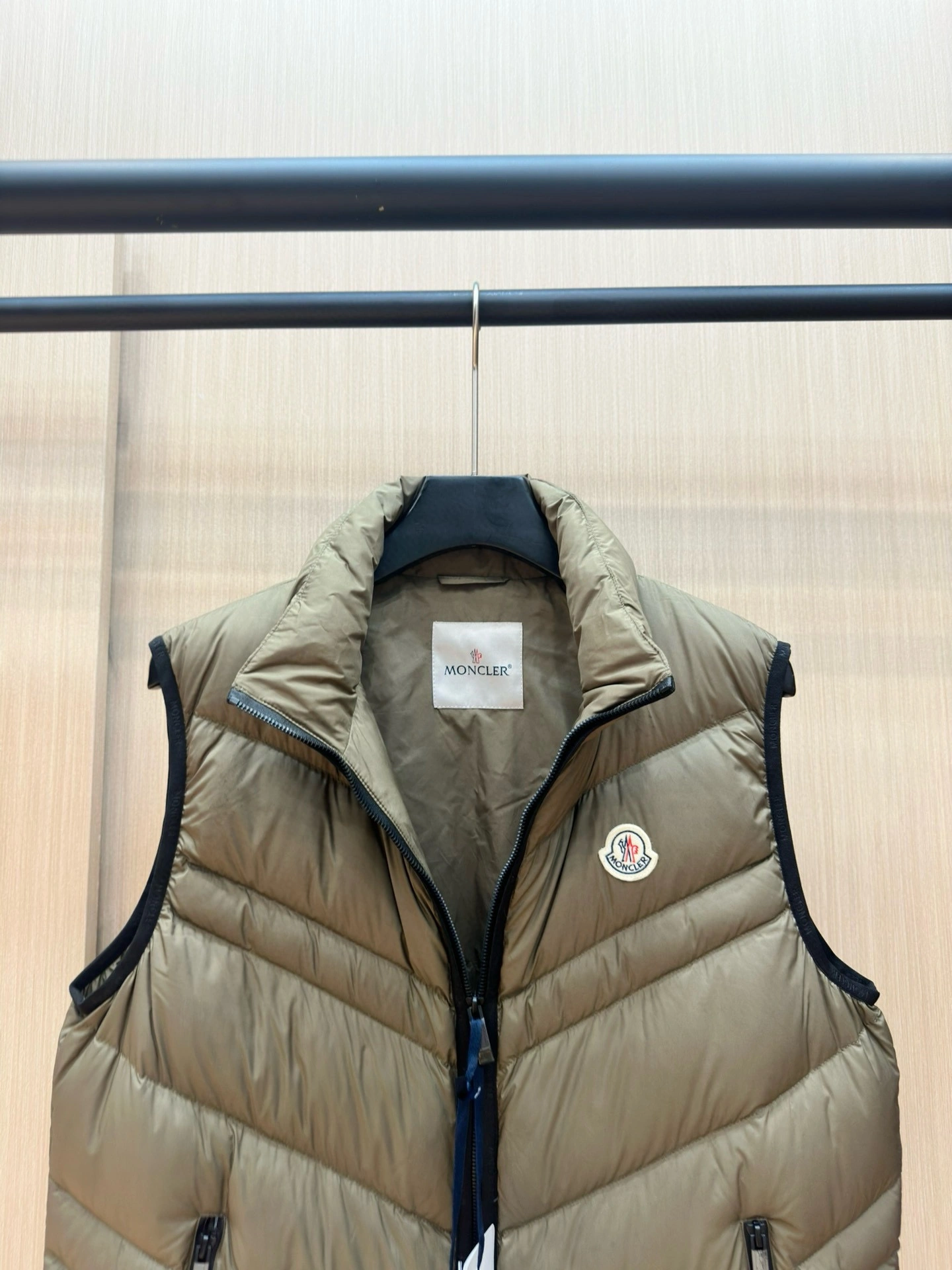 Sporty Moncler Down Jackets 145508