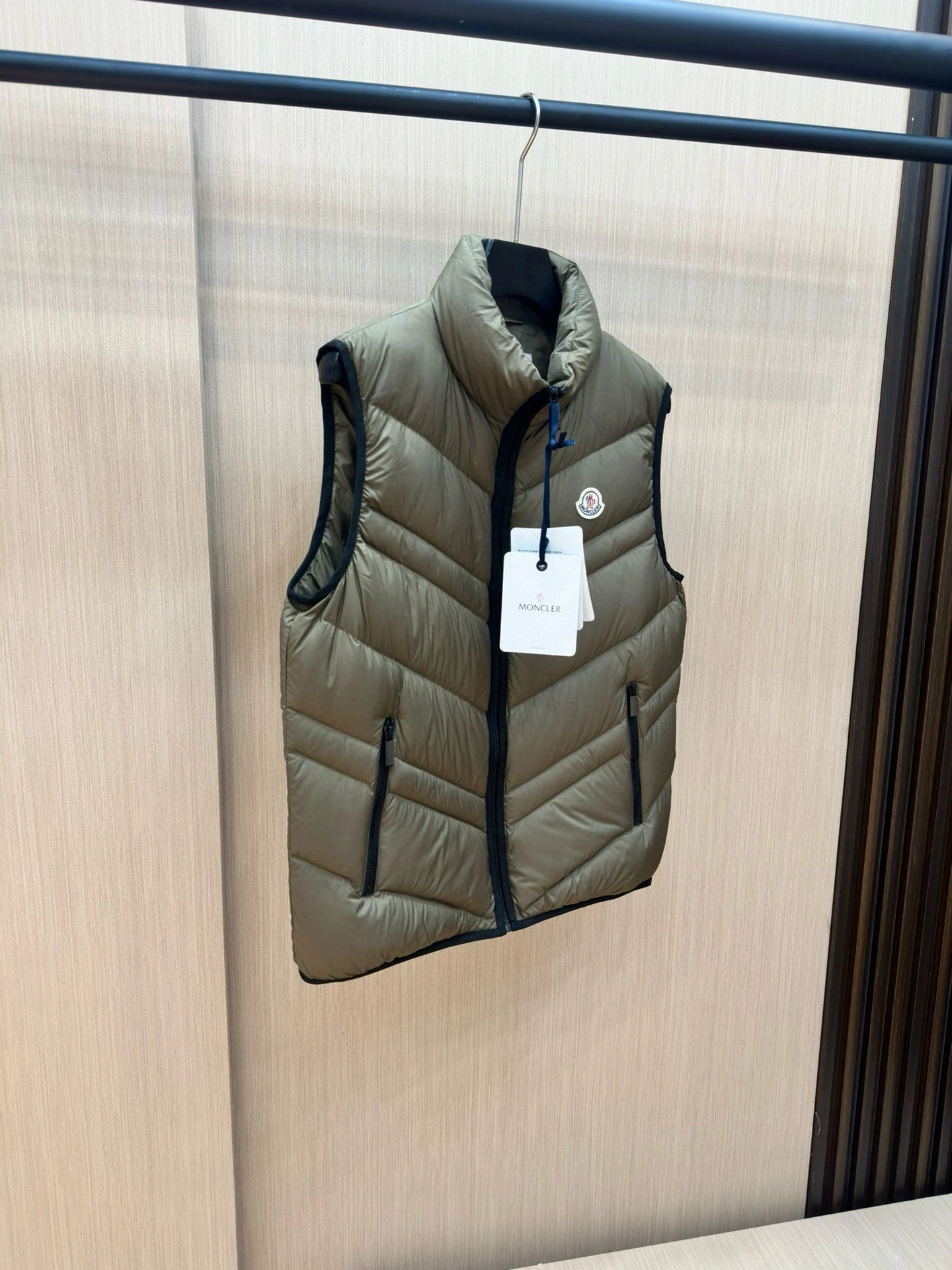 Sporty Moncler Down Jackets 145508