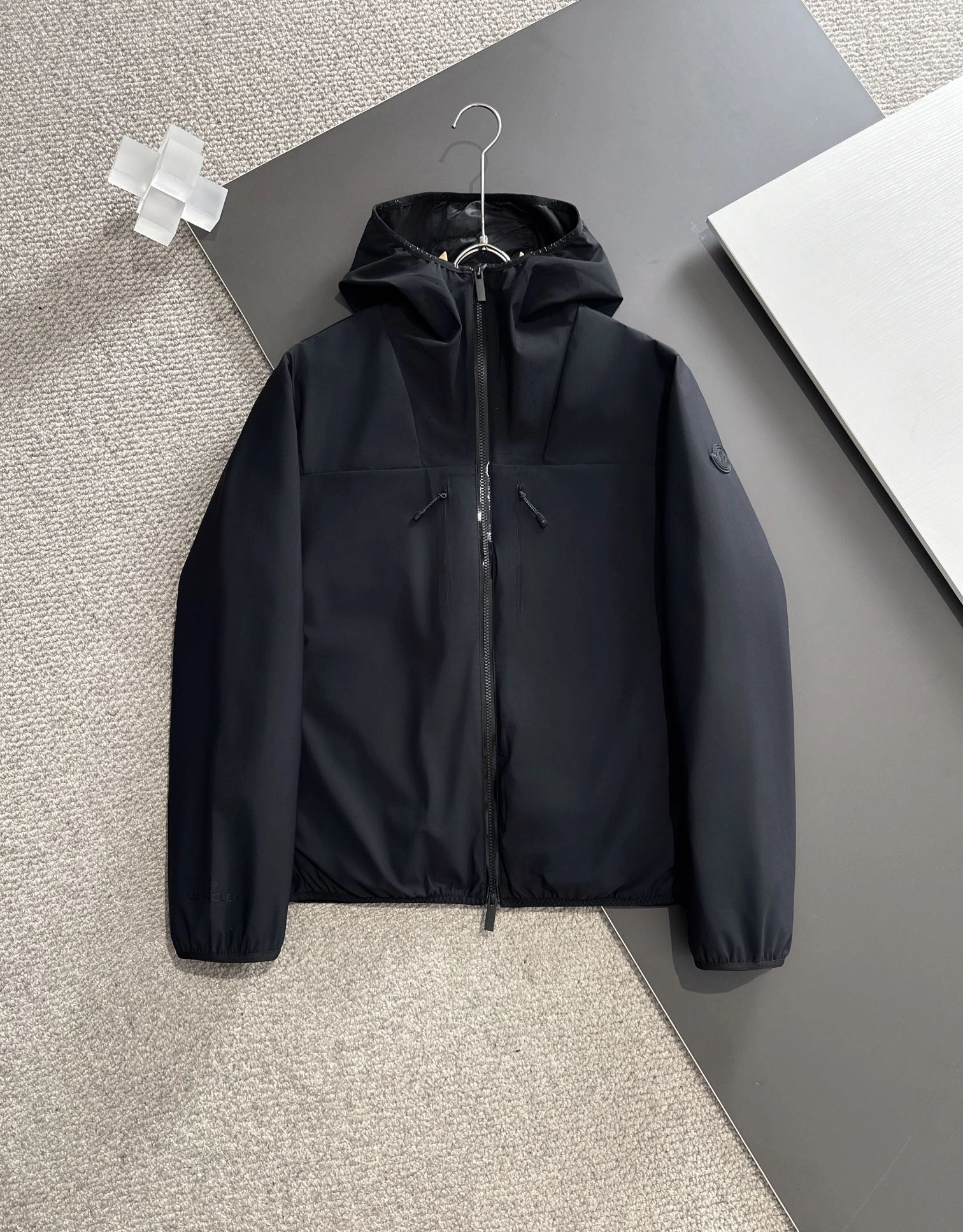 Moncler Down Jackets Classic 145503