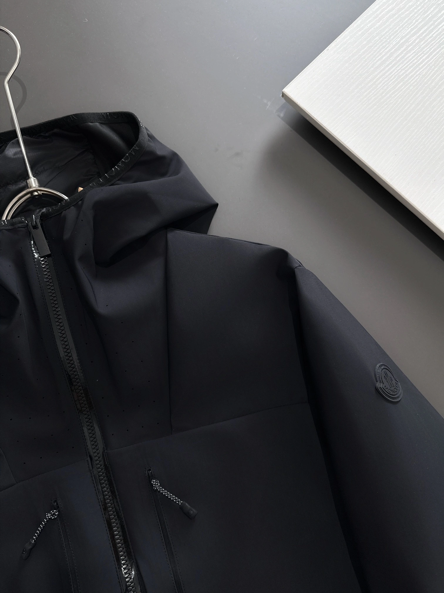 Moncler Down Jackets Classic 145503