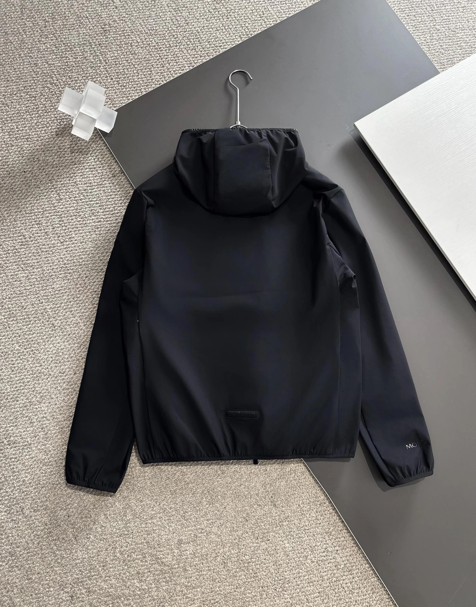 Moncler Down Jackets Classic 145503