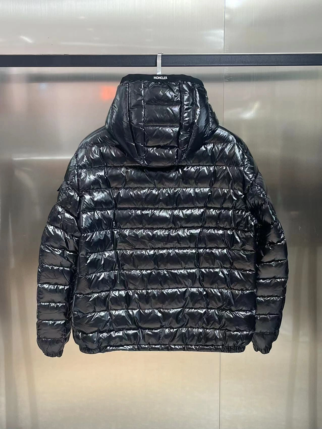 Moncler Down Jackets UrbanChic 145490