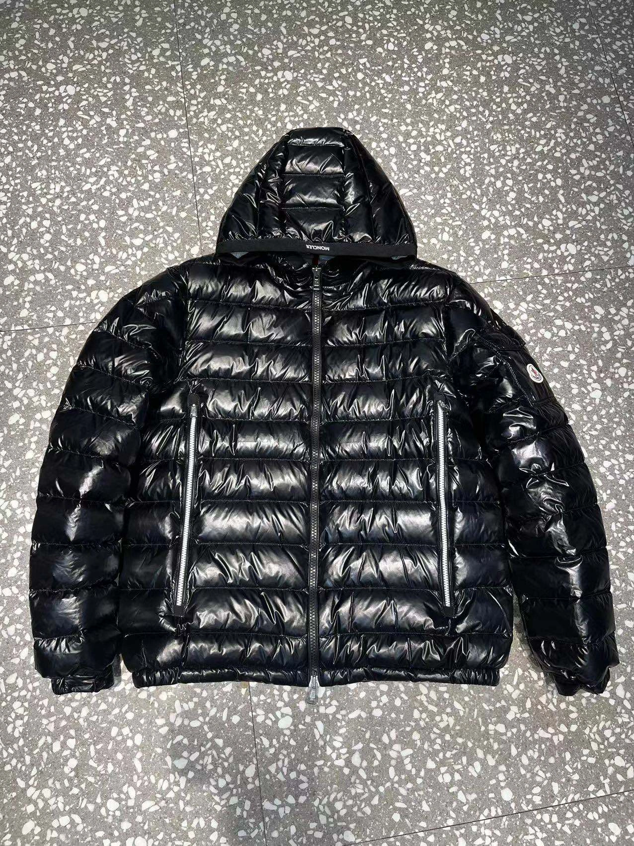 Moncler Down Jackets UrbanChic 145490