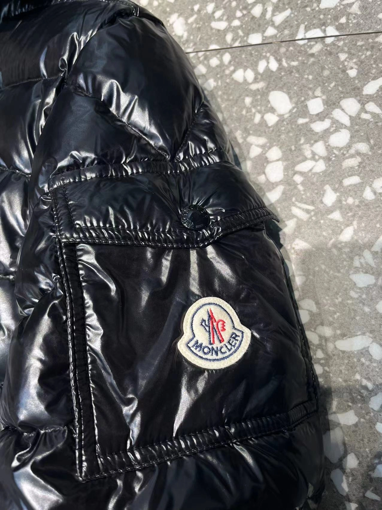 Moncler Down Jackets UrbanChic 145490