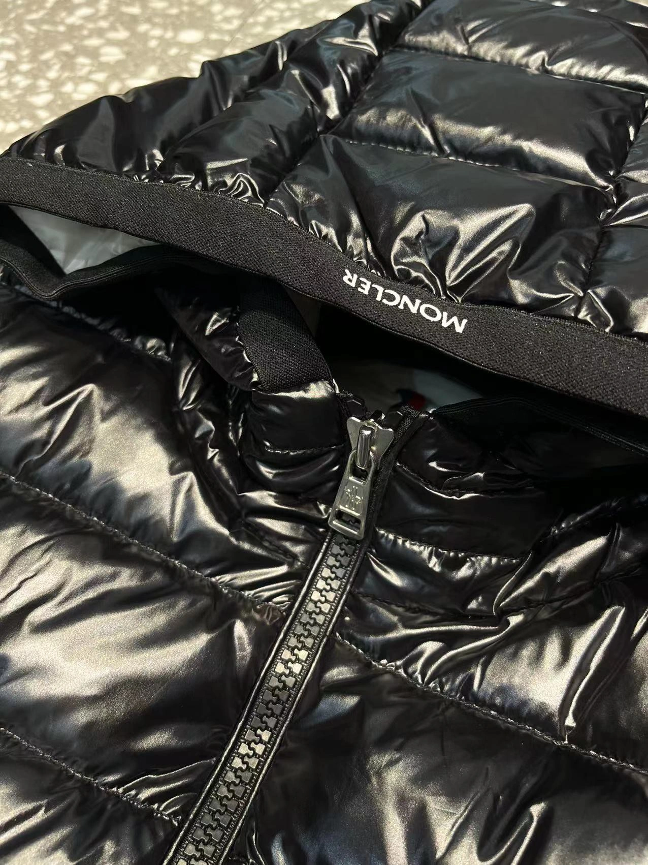 Moncler Down Jackets UrbanChic 145490