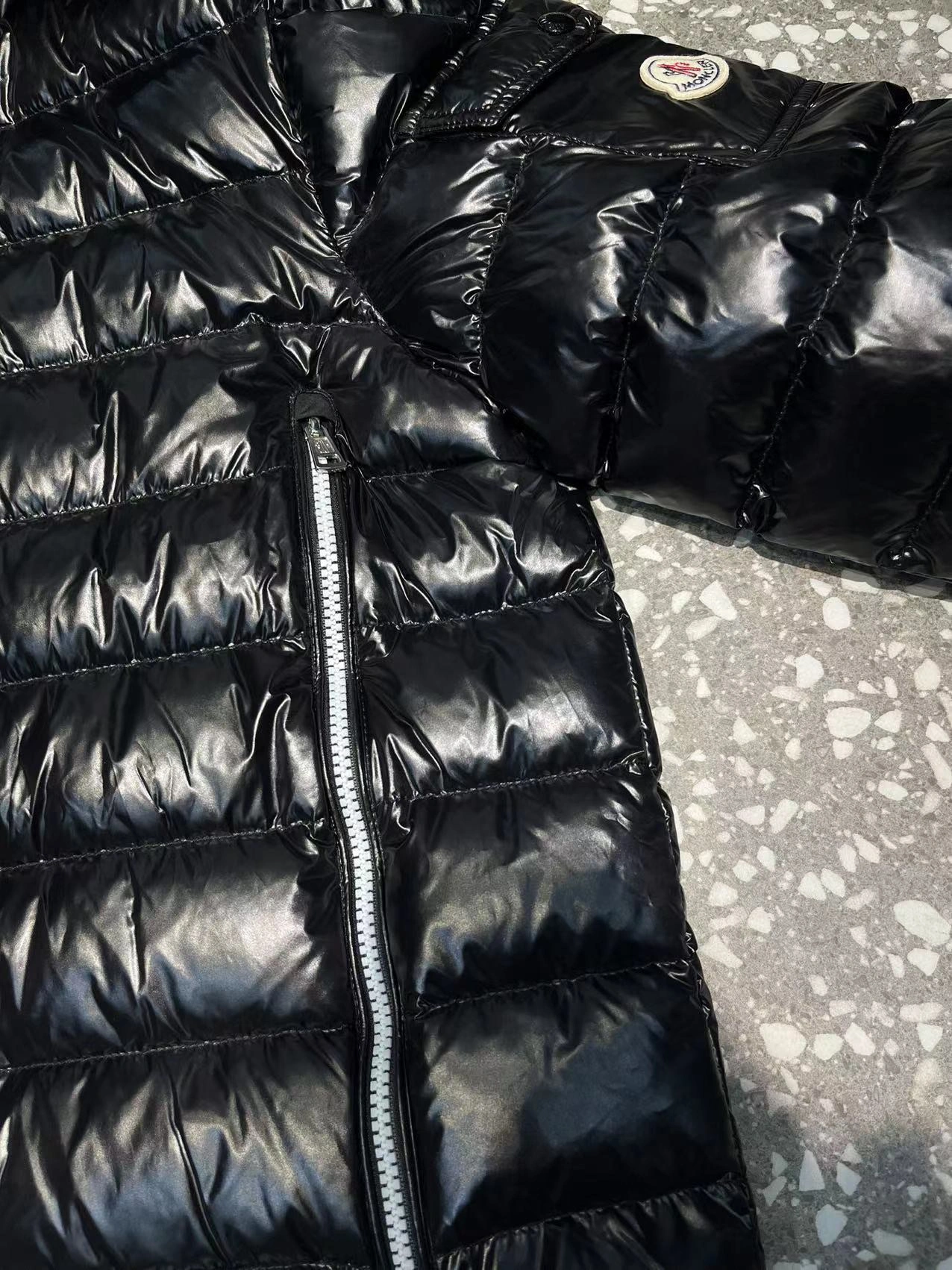 Moncler Down Jackets UrbanChic 145490
