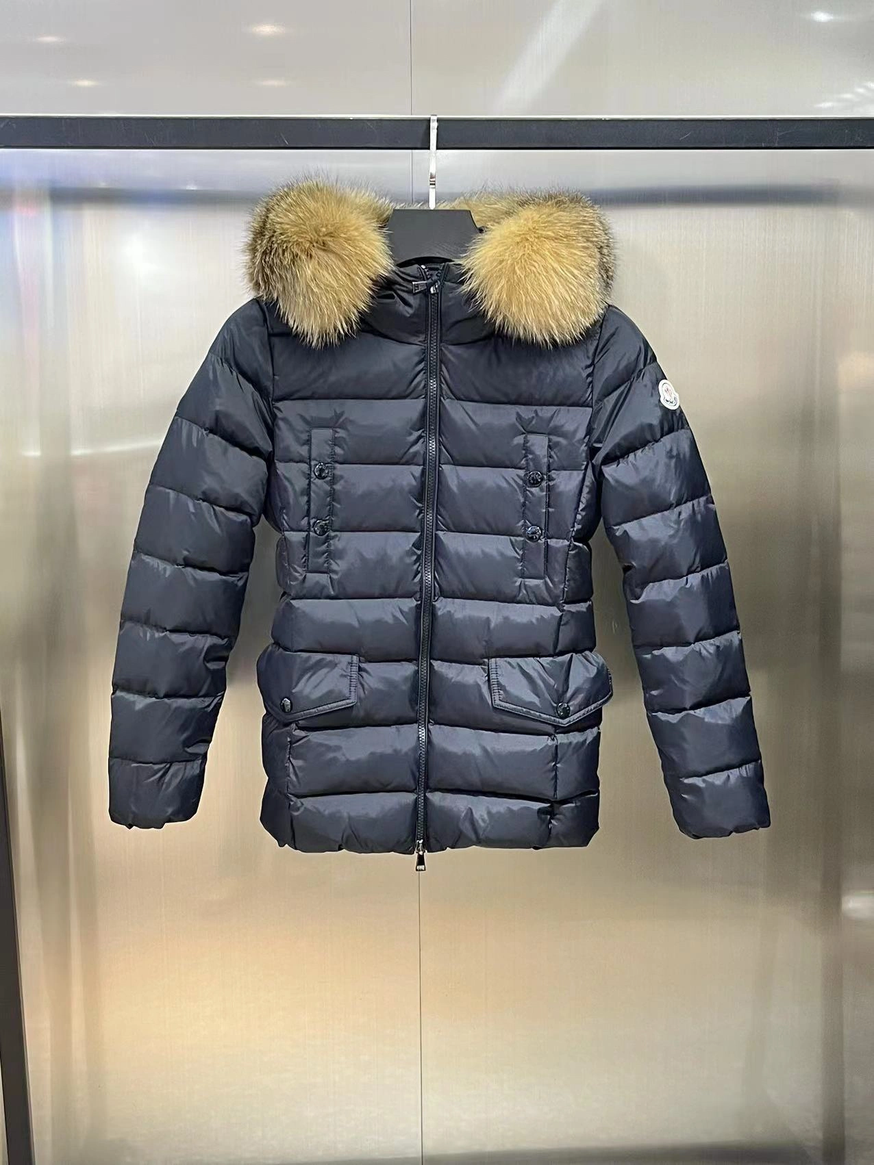 Moncler Down Jackets Sporty 145489