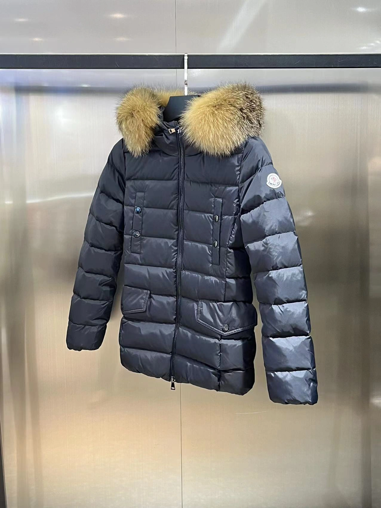 Moncler Down Jackets Sporty 145489