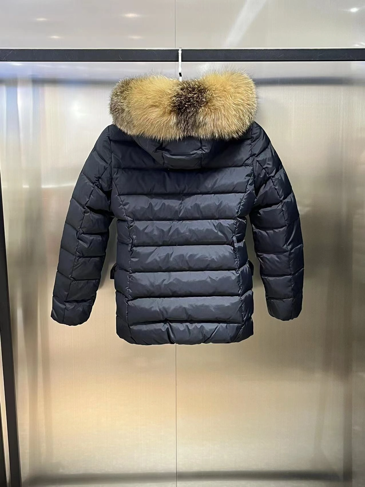 Moncler Down Jackets Sporty 145489