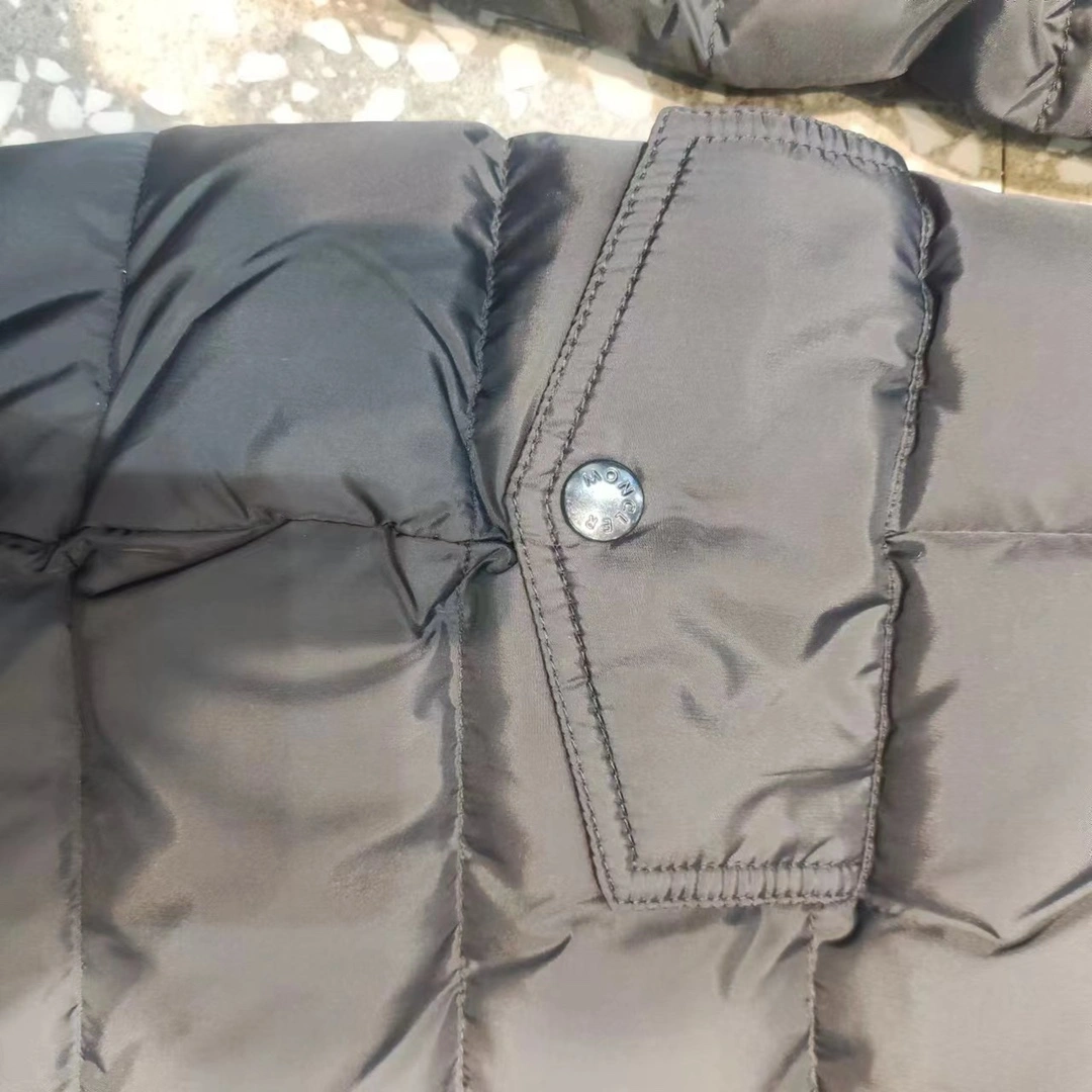 Moncler Down Jackets Sporty 145489