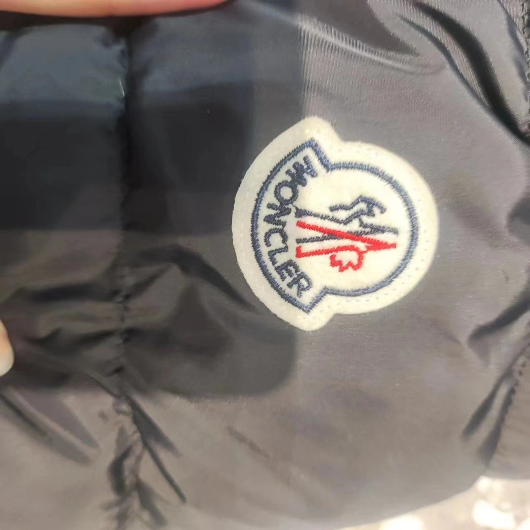 Moncler Down Jackets Sporty 145489