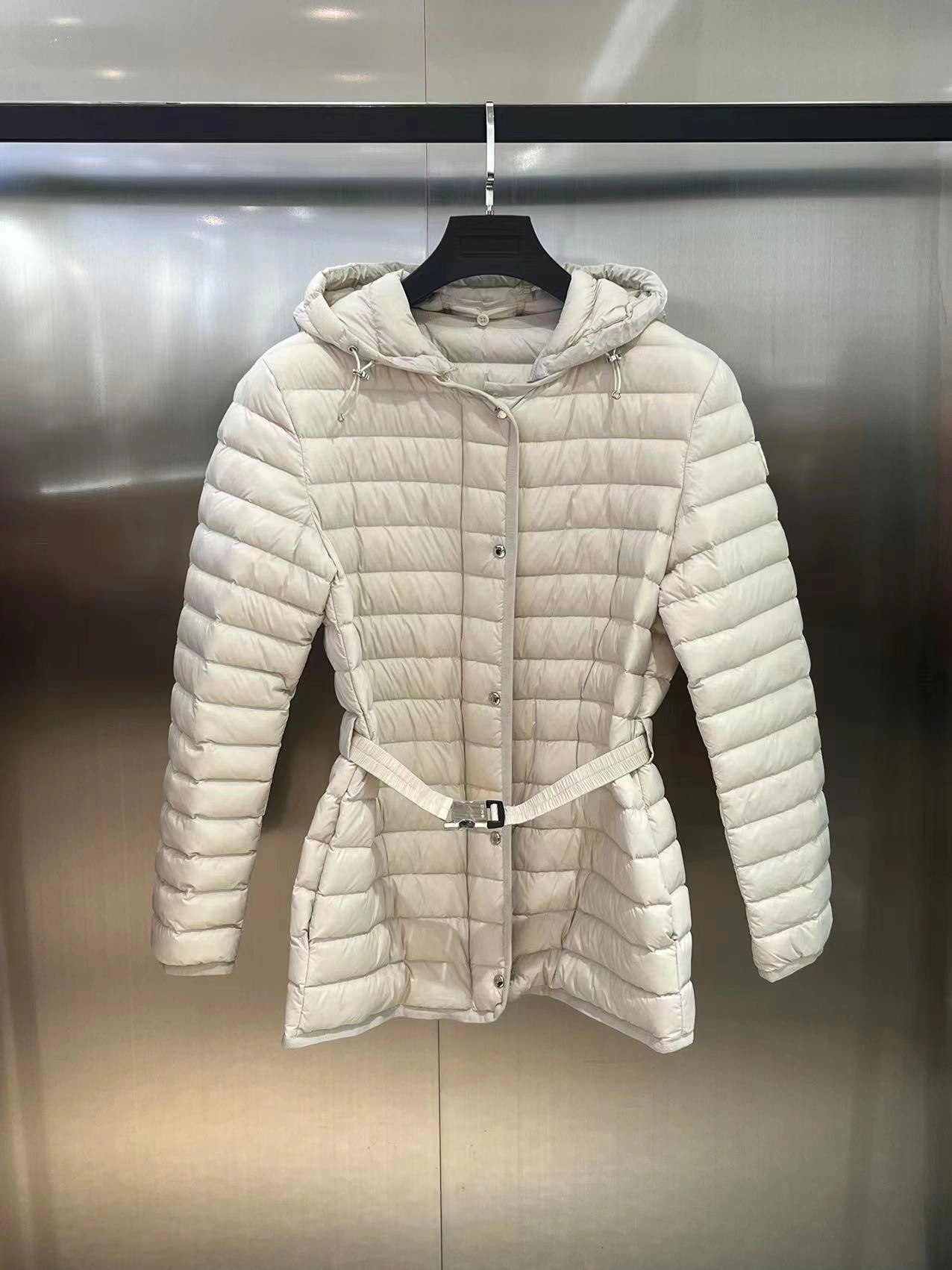 Moncler Down Jackets Sleek 145474